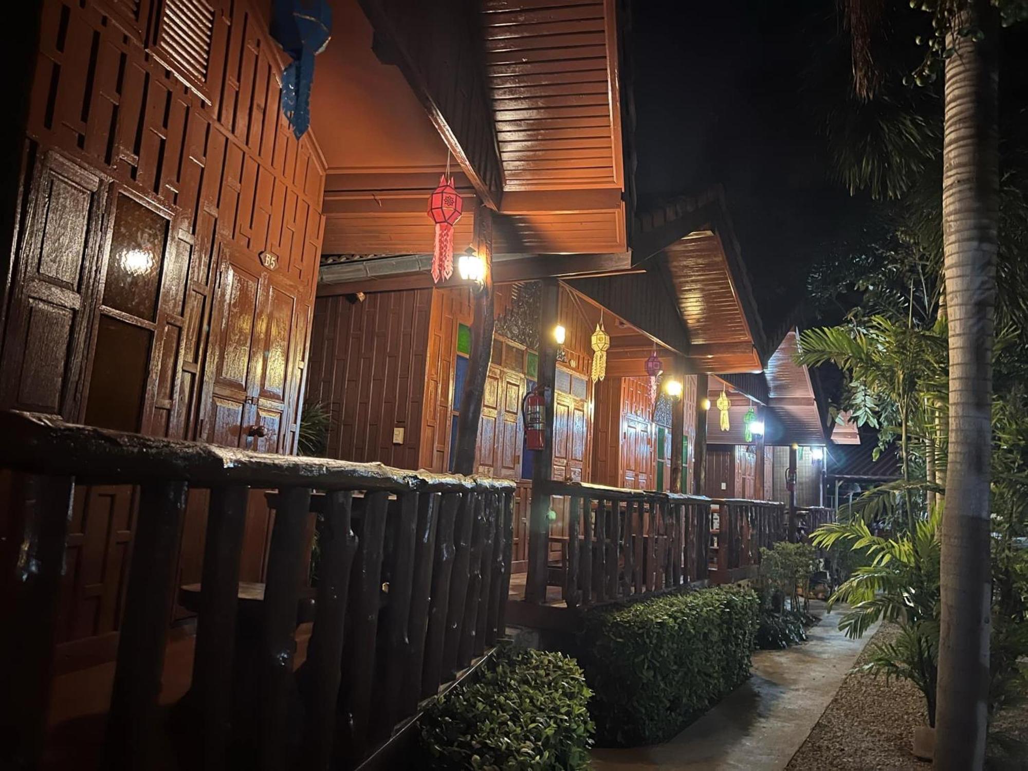 Riverside Retreat Sukhothai Guest House Exterior photo